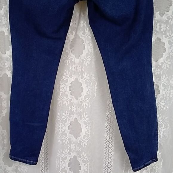 Universal Thread Women's Stretch Jeans Size 6/28S - Picture 4 of 13